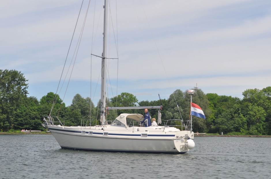 Sold S/Y Contest 38S “Mistral