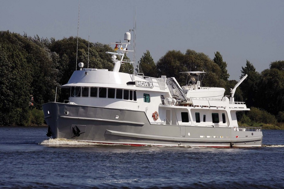 New arrival at Sea Independent Explorer Vessel ``HCH X``