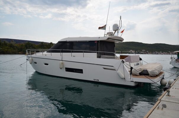 New arrival at Sea Independent M/Y Sealine C48 “Furbetta“