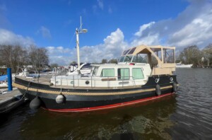 motor yacht or catamaran