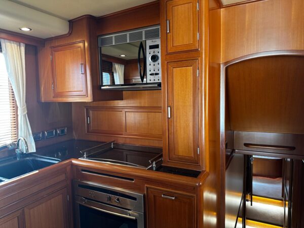 Fleming 55 Pilothouse - Image 10